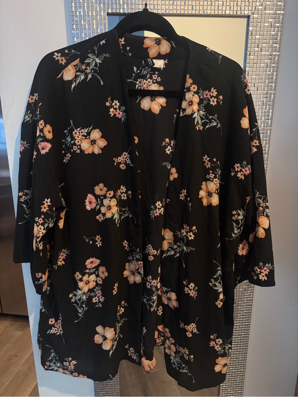 Divided Black Floral Open-Front Tunic with Peach Blooms